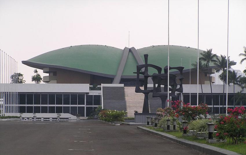 5gedung dpr.jpg